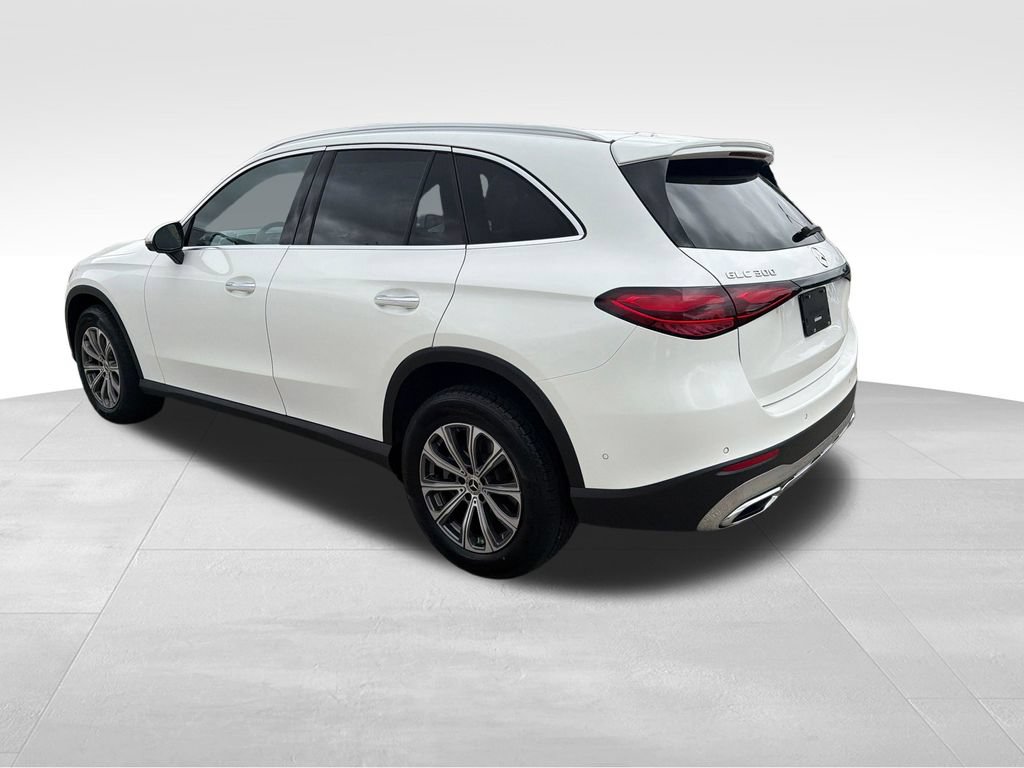 Used 2026 Mercedes-Benz GLC 300 4MATIC image 3