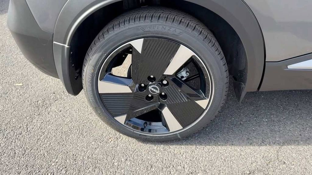 New 2026 Nissan Kicks SR w/ SR Premium Package image 6