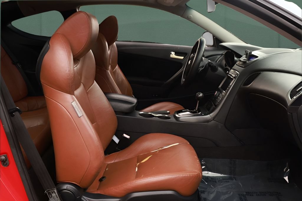 Used 2011 Hyundai Genesis 3.8 RWD image 18
