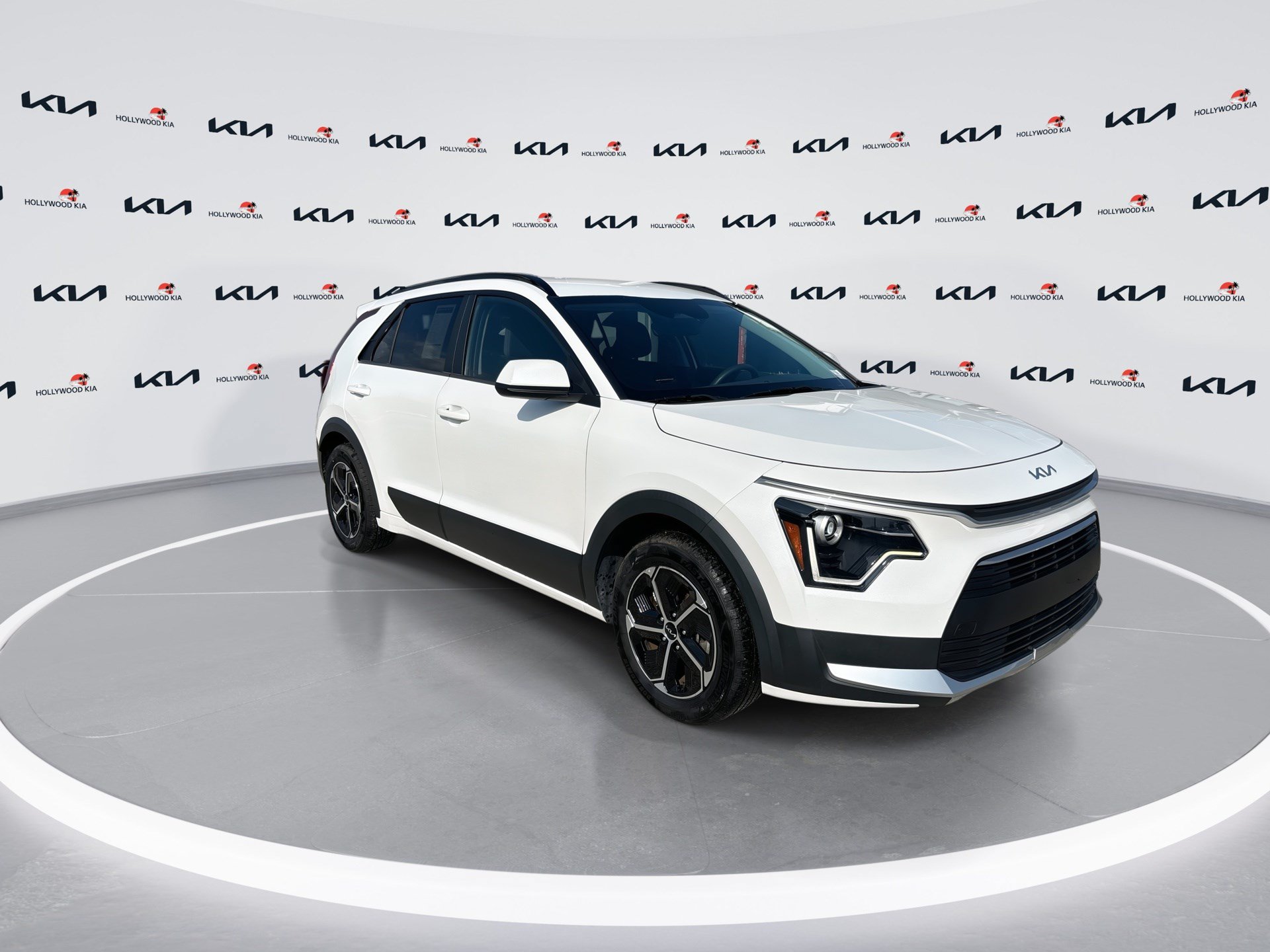 Used 2024 Kia Niro LX FWD image 2