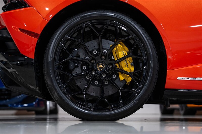 Used 2021 Lamborghini Huracan EVO AWD/4WD image 43