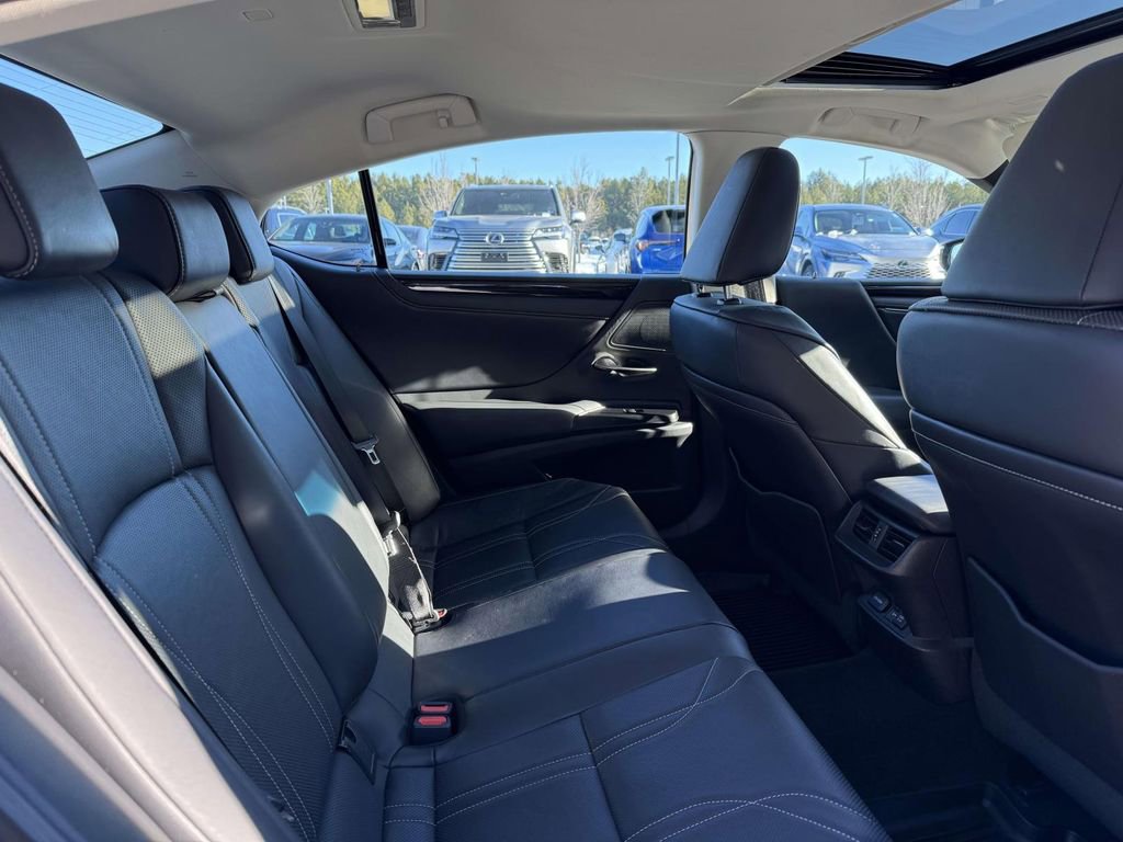 Used 2020 Lexus ES 300h w/ Accessory Package image 16