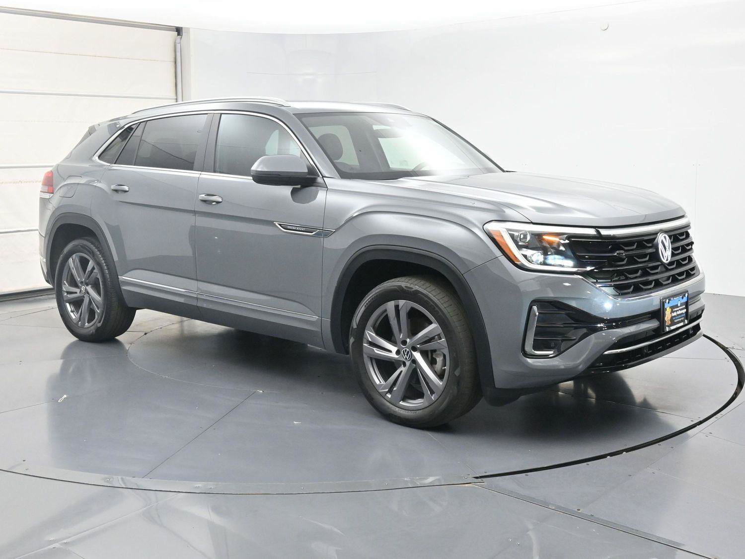 Certified 2024 Volkswagen Atlas Cross Sport SEL R-Line AWD/4WD image 28