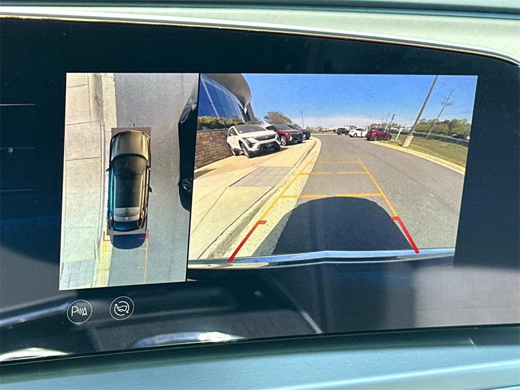 New 2025 Cadillac Lyriq Luxury image 12