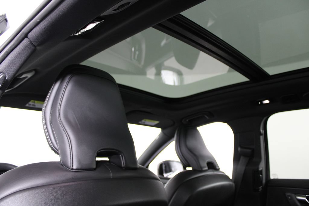 Used 2022 Volvo XC60 B5 R-Design w/ Protection Package Premier FWD image 21