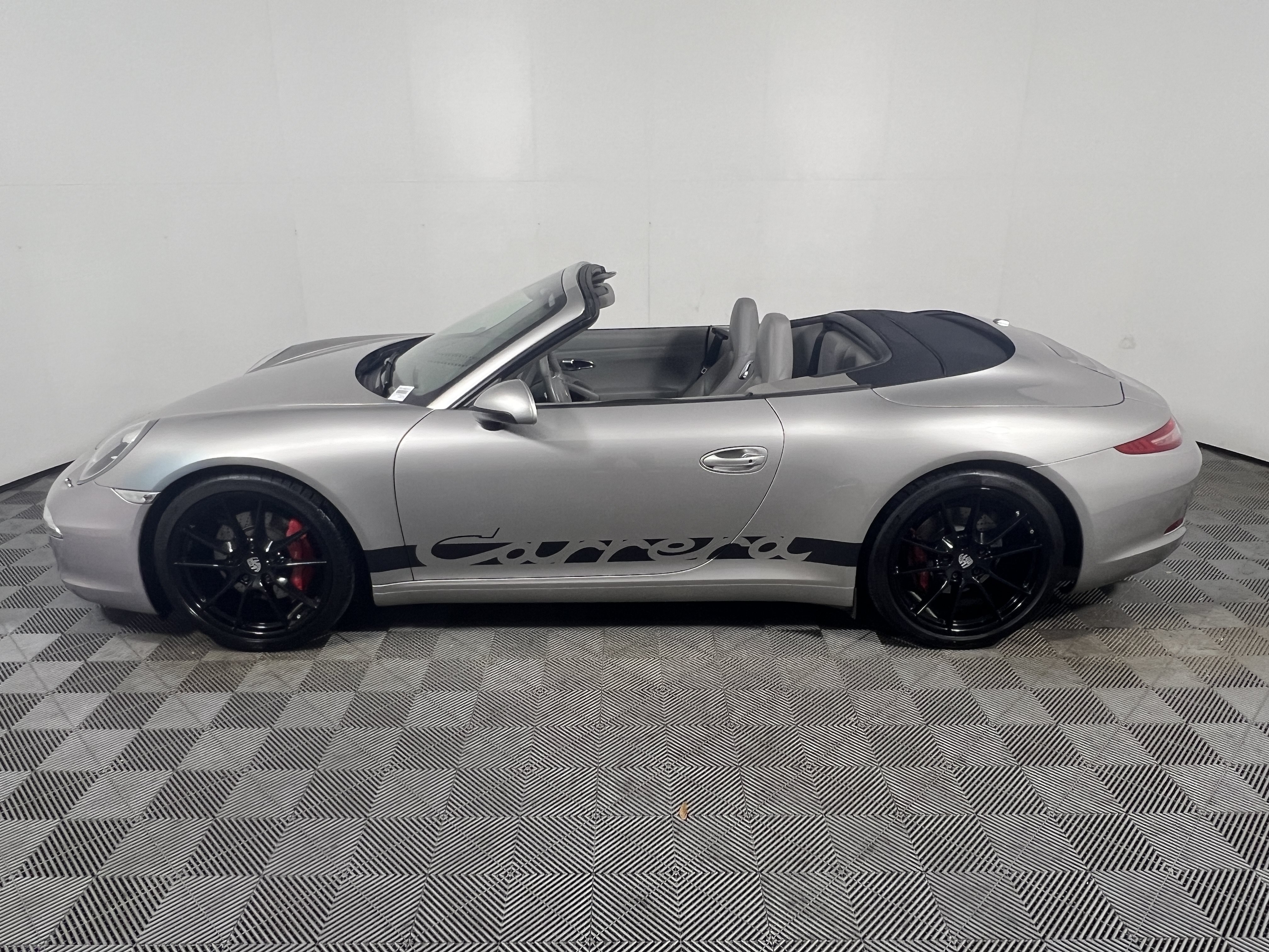Used 2013 Porsche 911 Carrera S RWD image 2