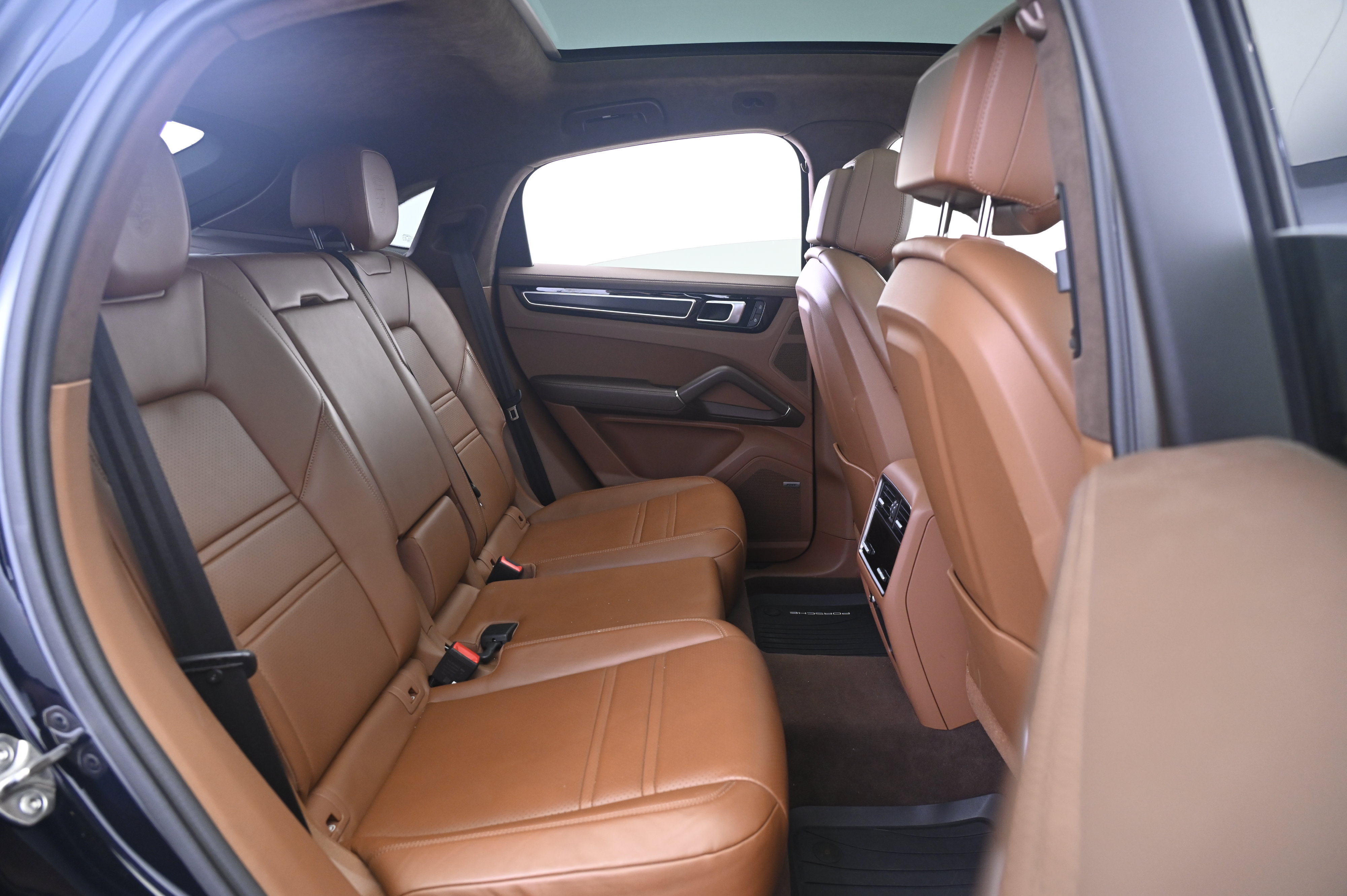 Certified 2023 Porsche Cayenne GTS AWD/4WD image 18