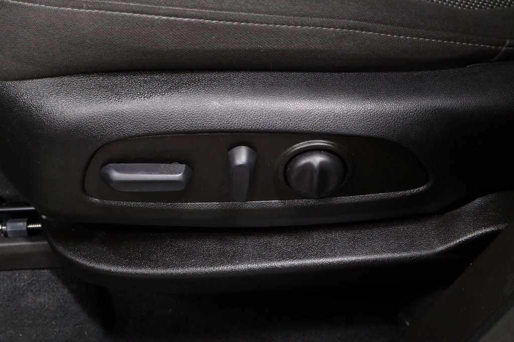 Used 2023 Chevrolet Traverse LT image 25