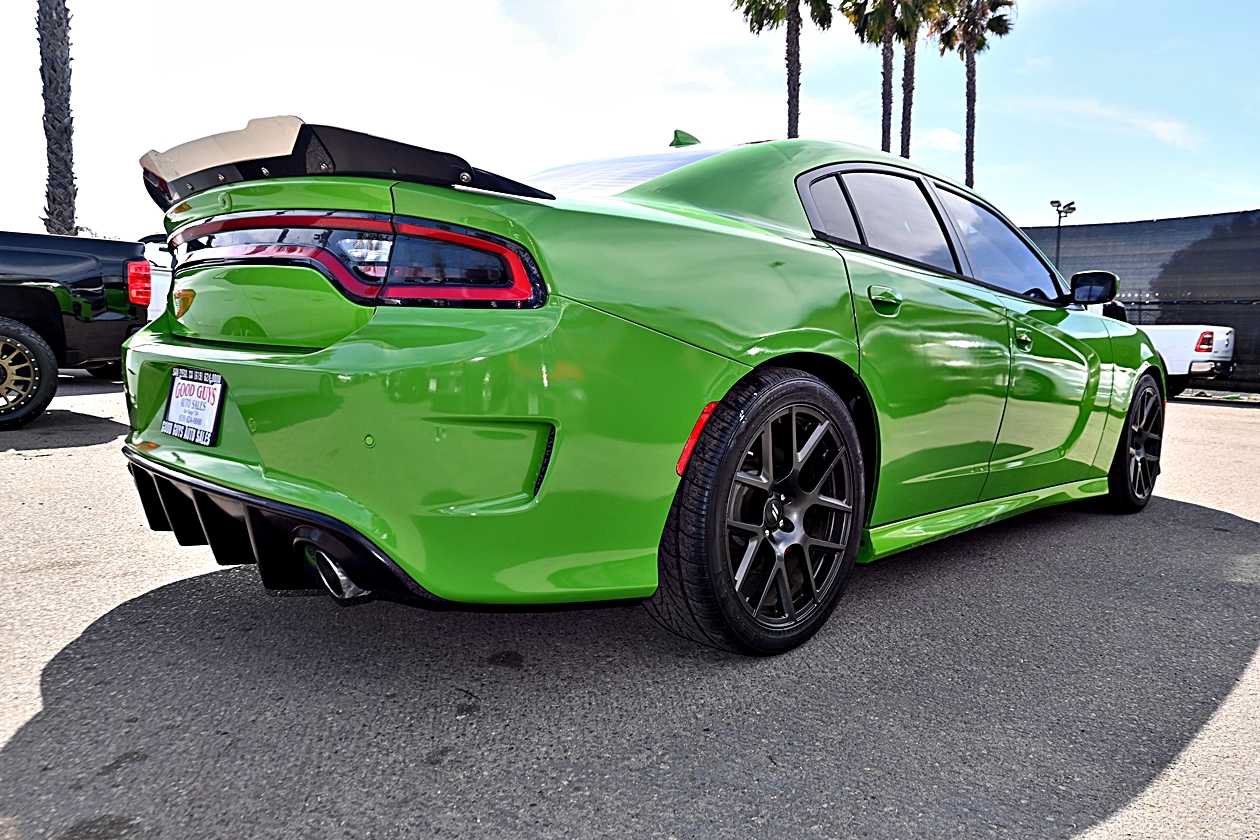 Used 2017 Dodge Charger R/T Scat Pack w/ Technology Group RWD image 7