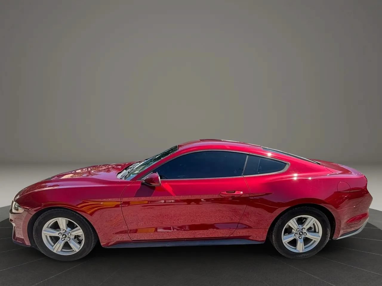 Used 2019 Ford Mustang Coupe RWD image 2