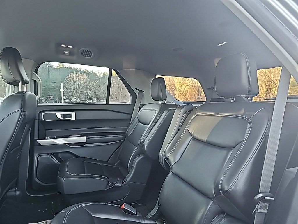 Used 2021 Ford Explorer XLT w/ Equipment Group 202A image 10