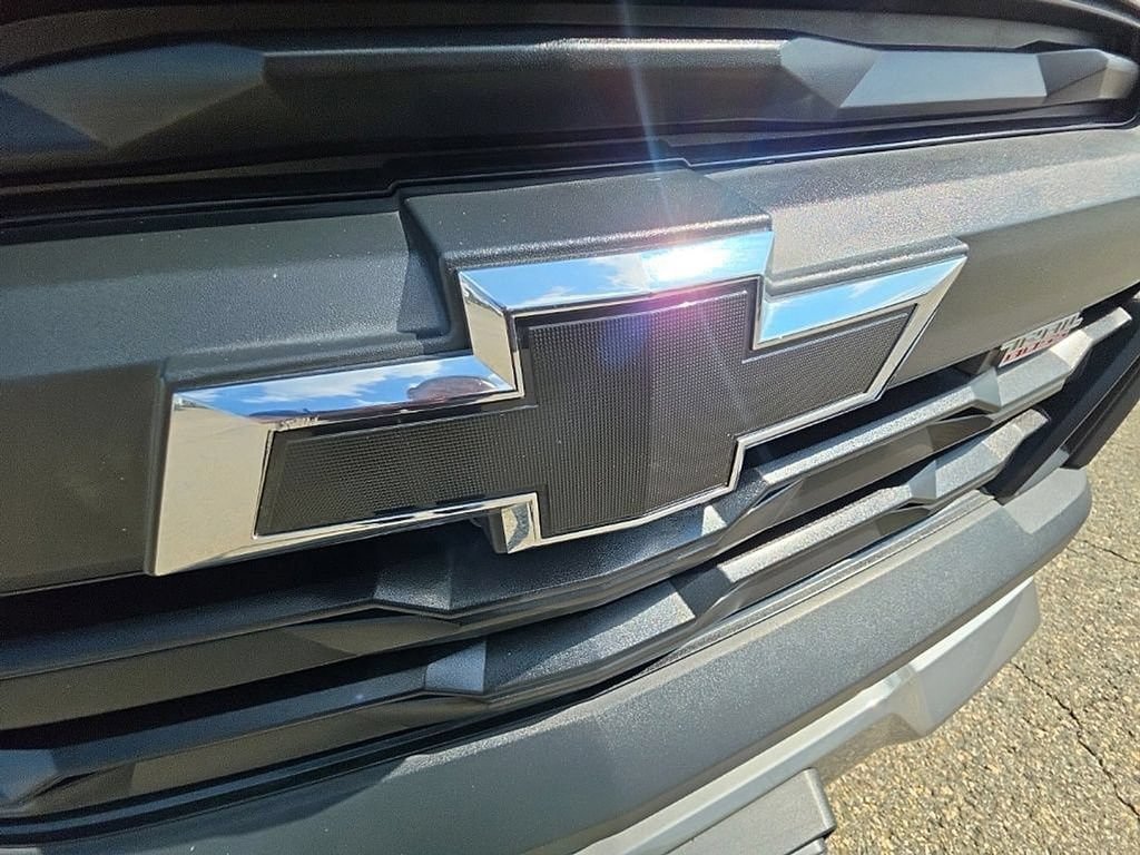 Used 2023 Chevrolet Colorado Trail Boss AWD/4WD image 43