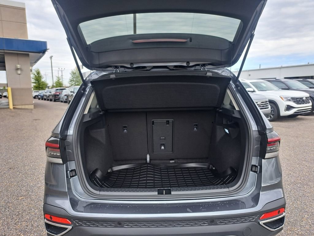 New 2026 Volkswagen Taos SE image 27