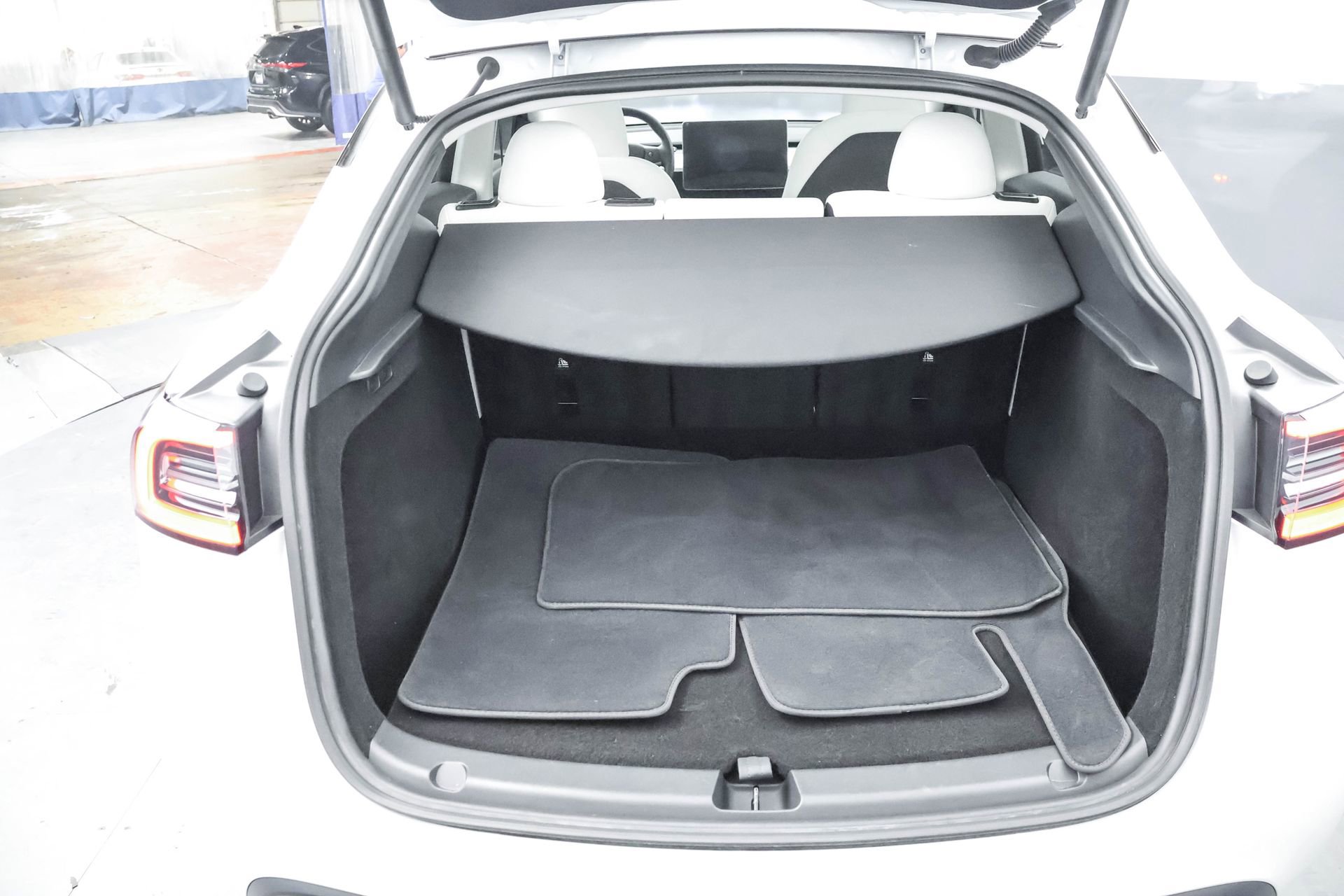 Used 2024 Tesla Model Y Performance image 17