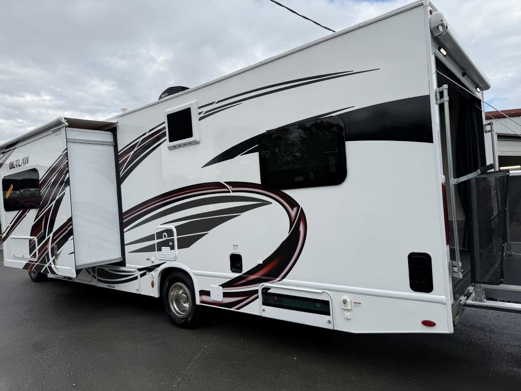 Used 2023 Ford E-450 and Econoline 450 Super Duty w/ Motorhome Prep Package image 7