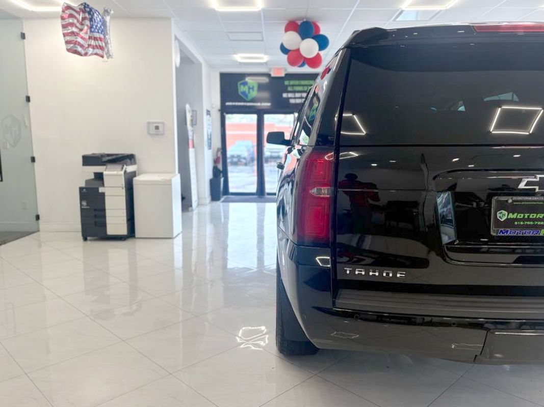 Used 2018 Chevrolet Tahoe LT w/ LT Signature Package AWD/4WD image 13