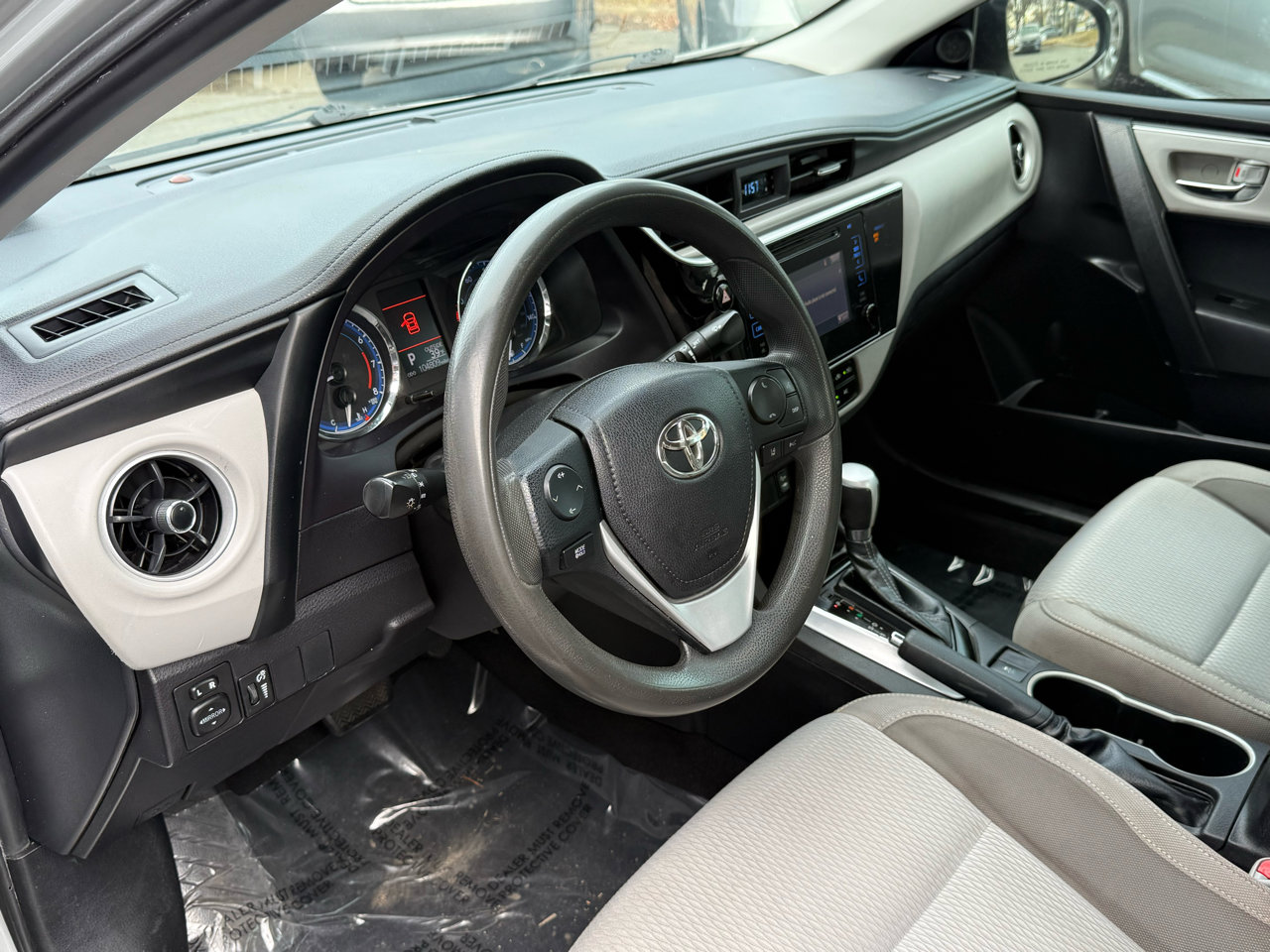 Used 2018 Toyota Corolla LE image 9