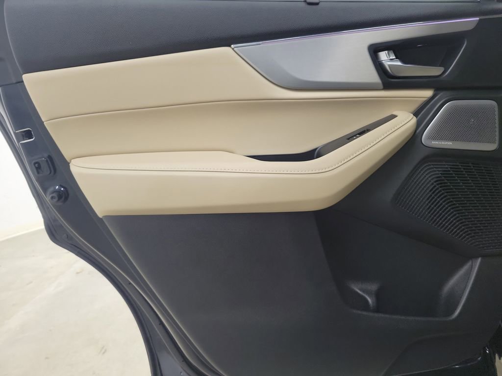 Used 2025 Acura MDX w/ Technology Package image 17