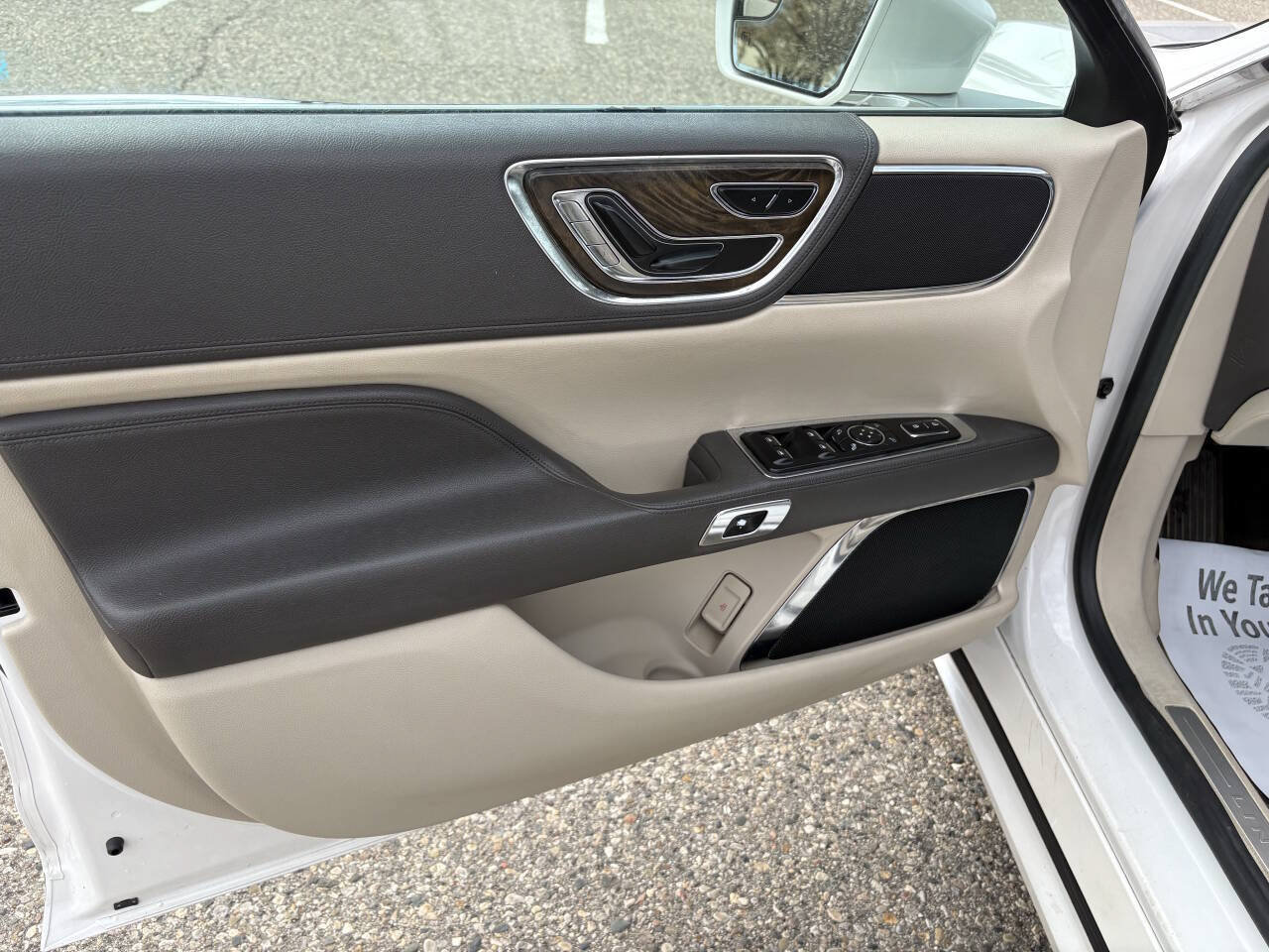 Used 2017 Lincoln Continental Premiere FWD image 36