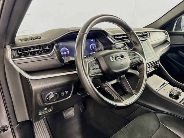 Used 2024 Jeep Grand Cherokee Altitude AWD/4WD image 13