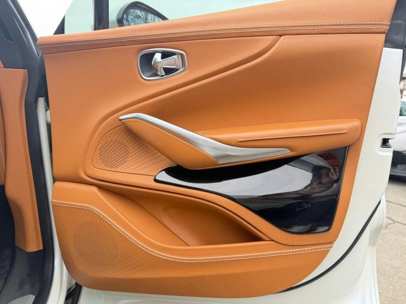 Used 2021 Aston Martin DBX image 28