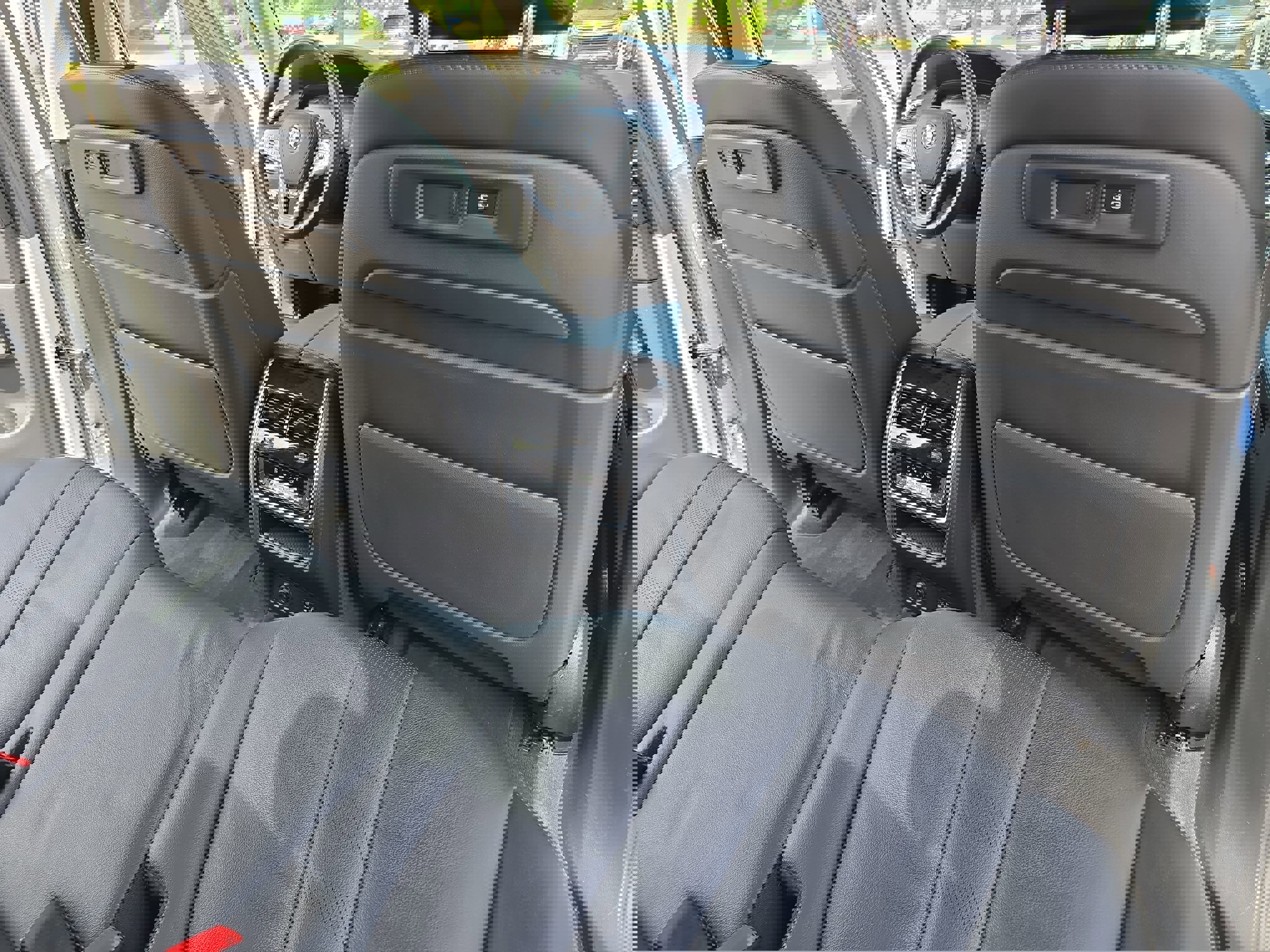 Used 2020 BMW X7 xDrive40i w/ Premium Package AWD/4WD image 11