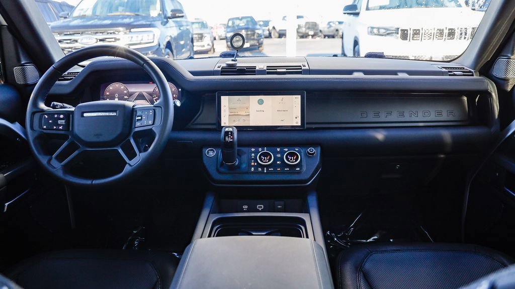 Used 2024 Land Rover Defender 110 X-Dynamic SE image 13