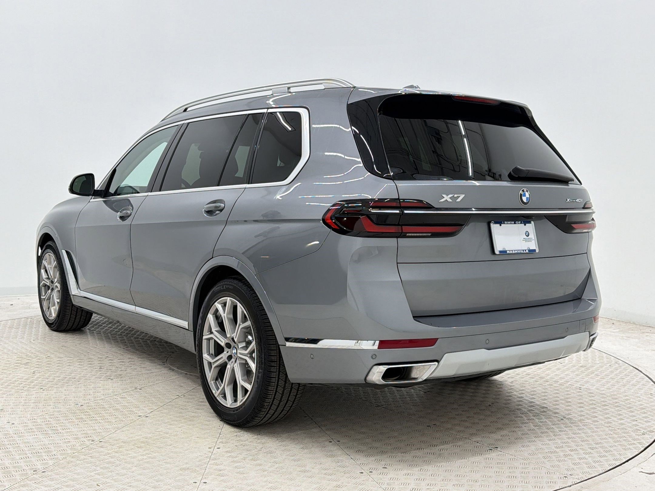 Used 2025 BMW X7 xDrive40i AWD/4WD image 3