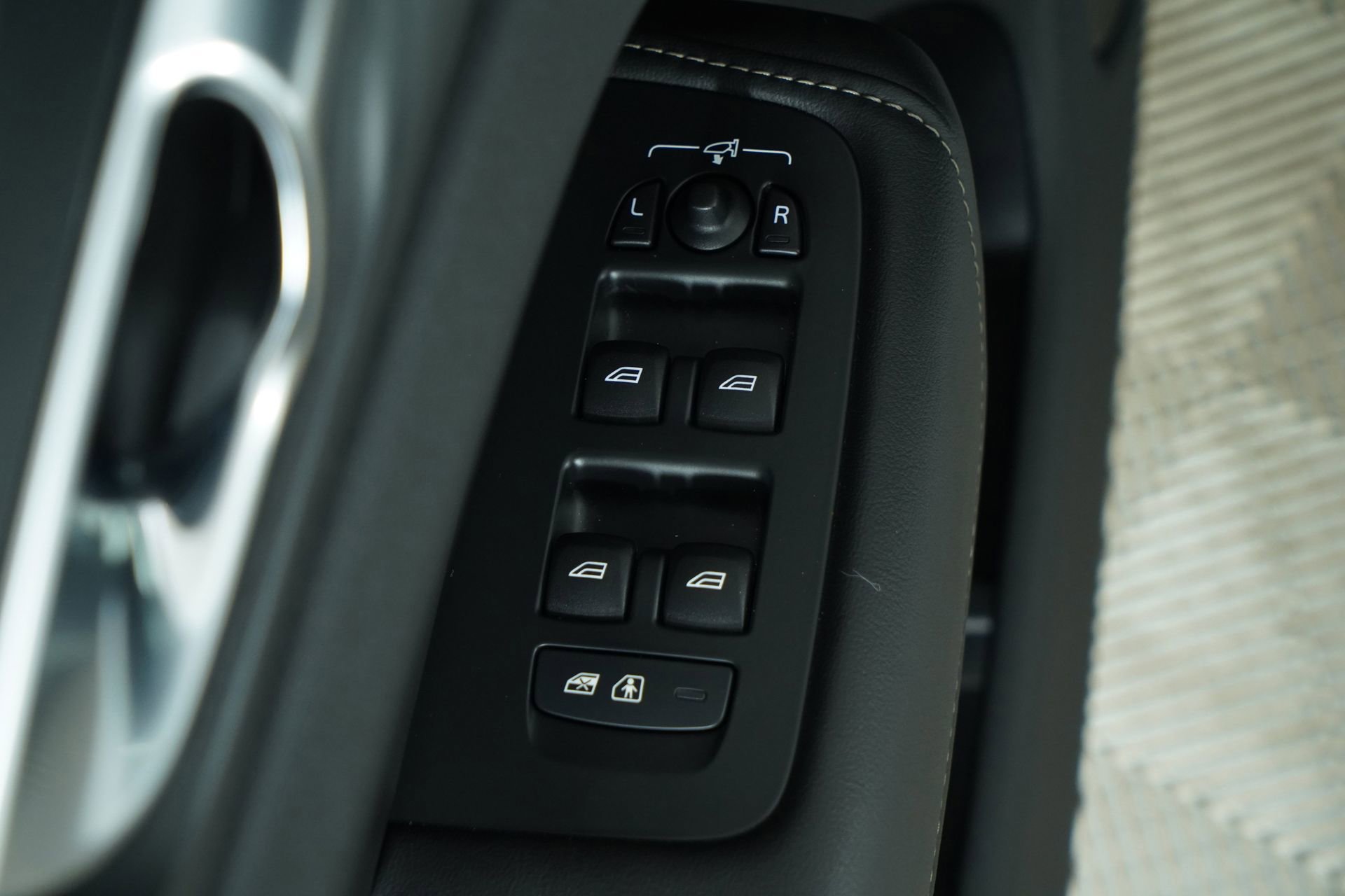 Used 2020 Volvo XC60 T6 Inscription w/ Protection Package Premier image 45