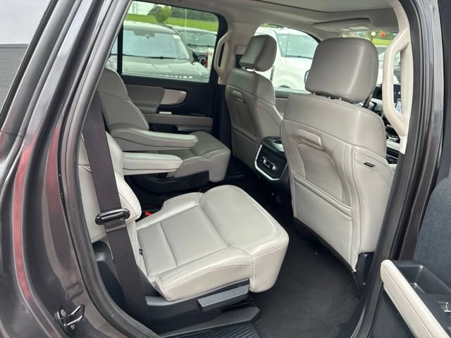 Used 2025 Ford Expedition Active AWD/4WD image 45