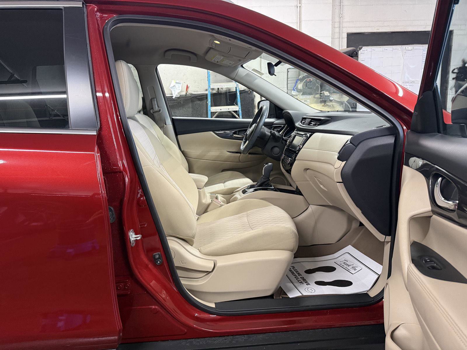 Used 2019 Nissan Rogue SV image 31