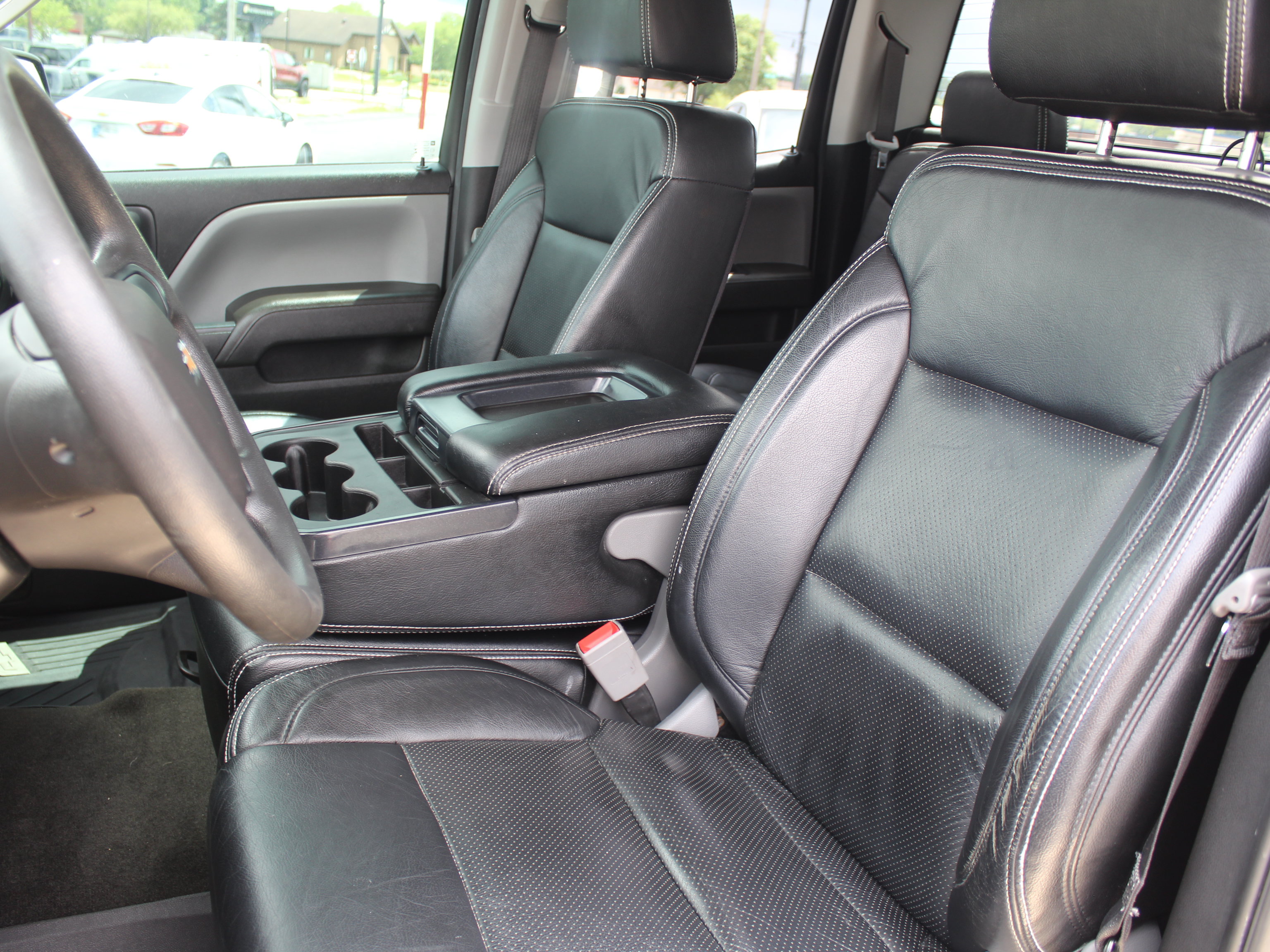 Used 2018 Chevrolet Silverado 1500 Custom w/ Custom Convenience Package AWD/4WD image 11