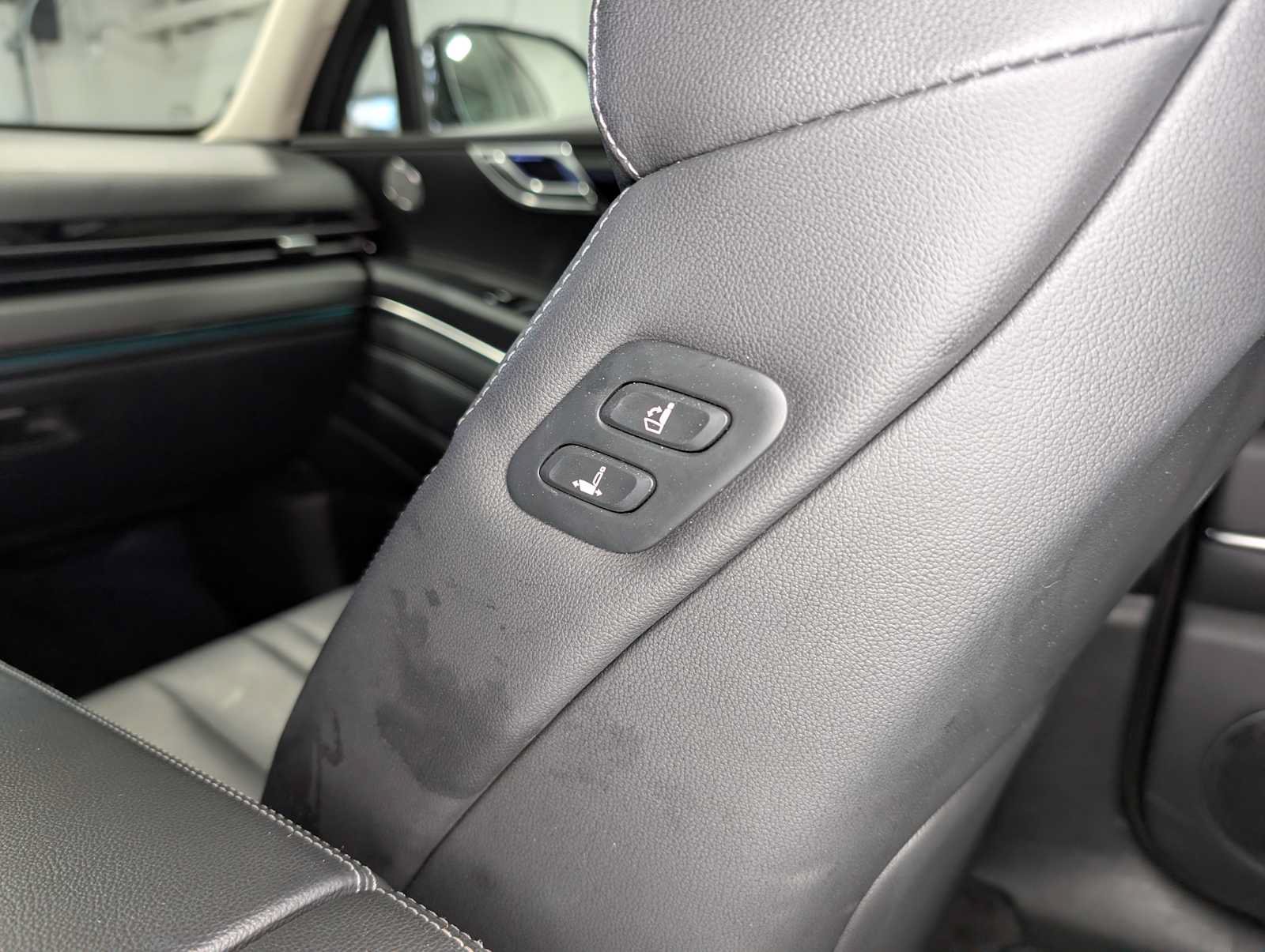 Used 2025 Genesis GV80 2.5T Standard AWD/4WD image 21