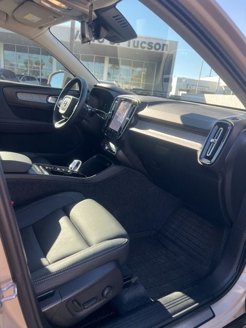 Certified 2025 Volvo XC40 B5 Ultra w/ Climate Package AWD/4WD image 27