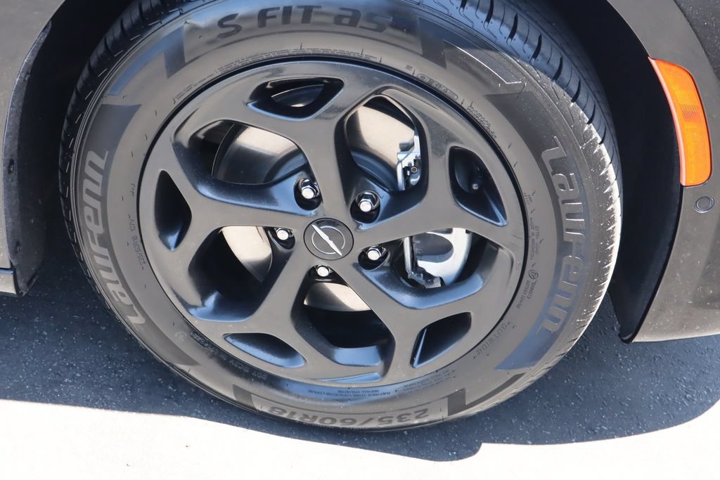 Used 2024 Chrysler Pacifica Premium FWD image 10