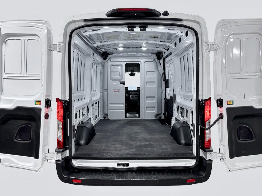 Used 2023 Ford E-Transit Medium Roof image 24