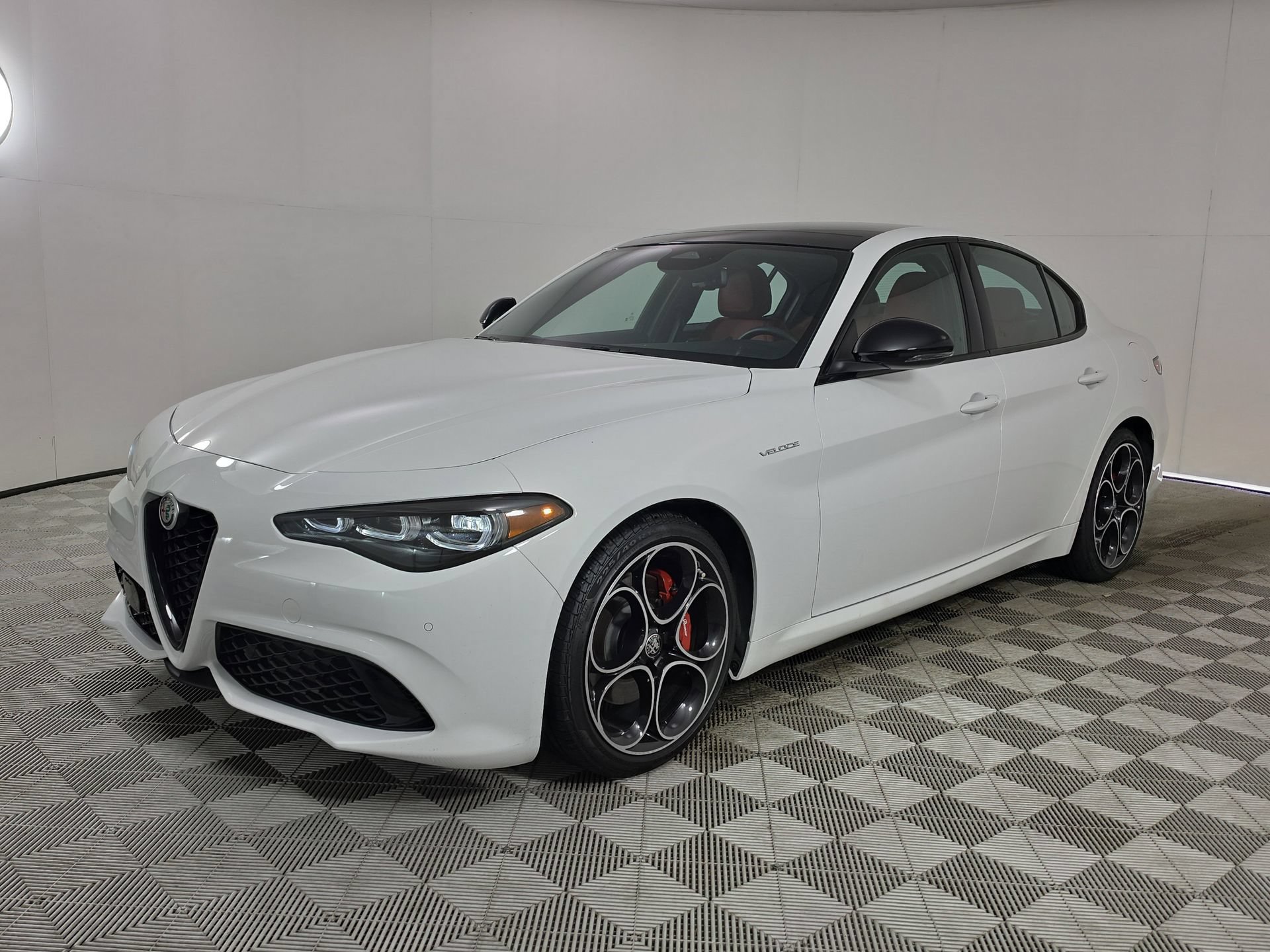 Used 2025 Alfa Romeo Giulia w/ Veloce Package Rwd image 3