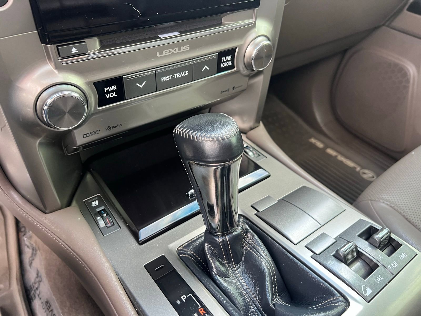 Used 2016 Lexus GX 460 w/ Comfort Package AWD/4WD image 38