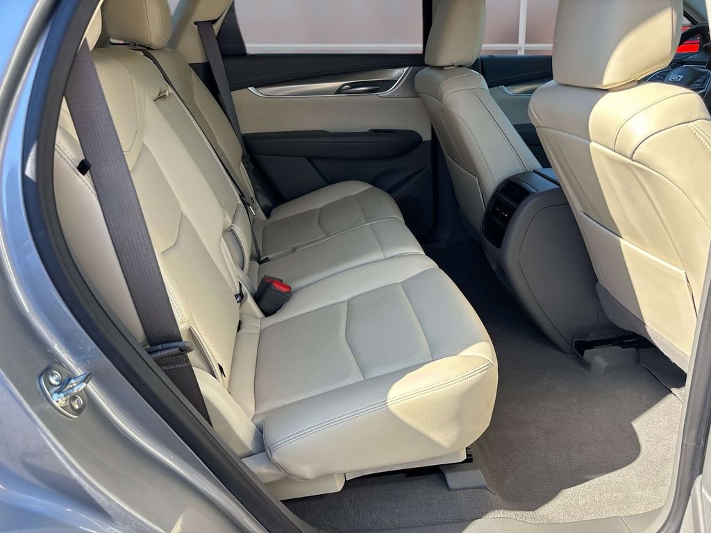 Used 2025 Cadillac XT5 Premium Luxury image 16