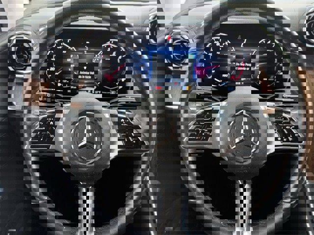 Used 2024 Mercedes-Benz GLC 300 image 12