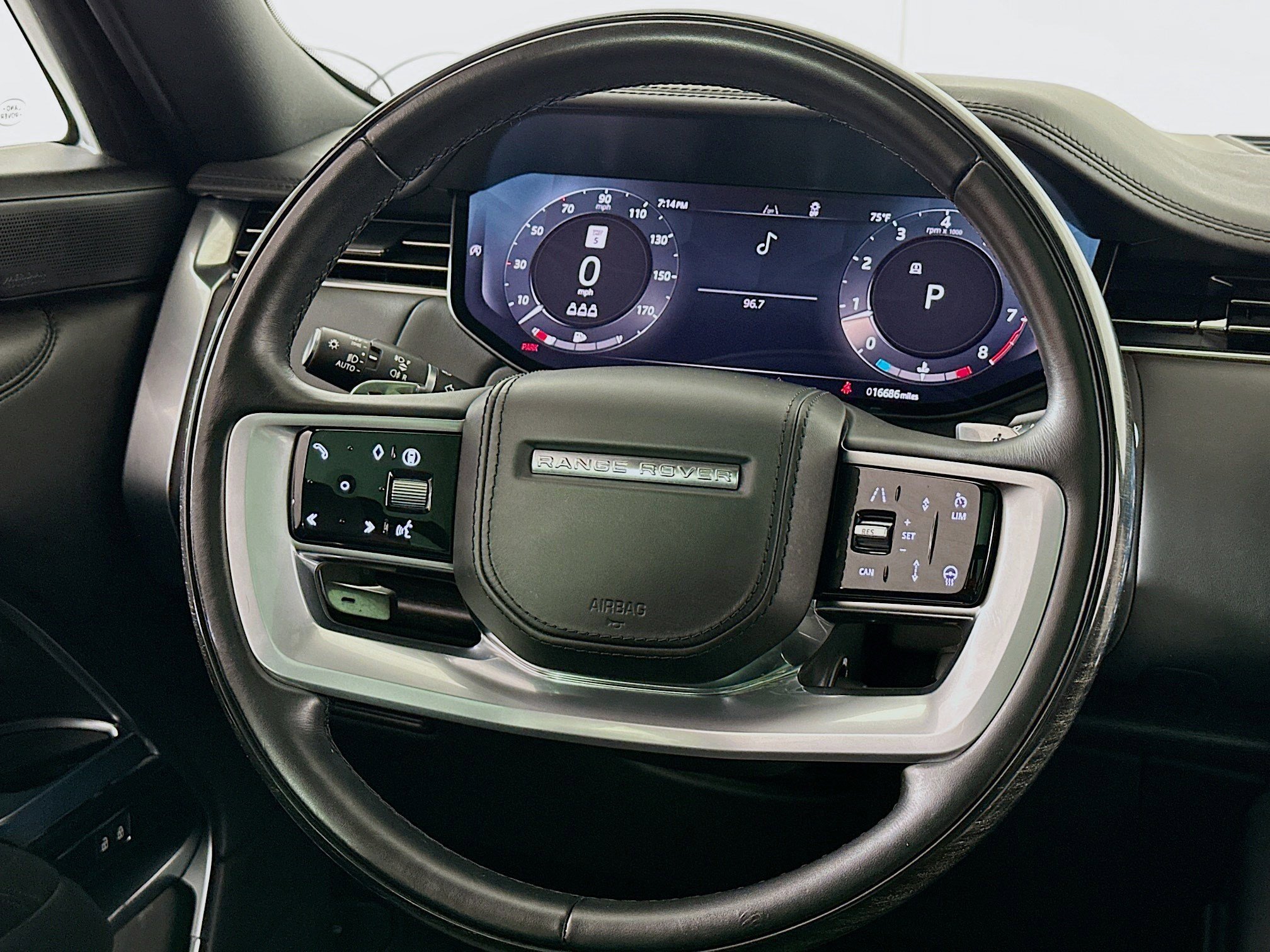 Used 2024 Land Rover Range Rover SE AWD/4WD image 8