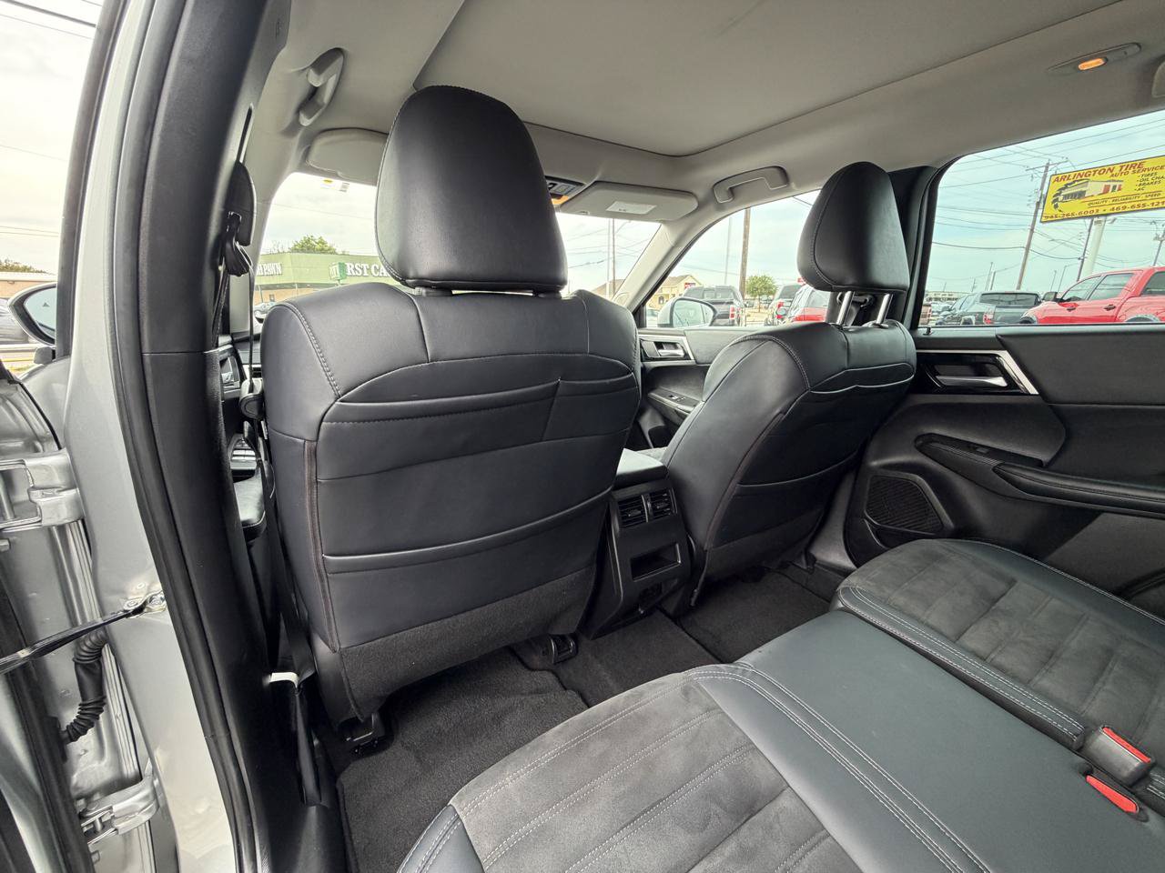 Used 2023 Mitsubishi Outlander SE FWD image 10