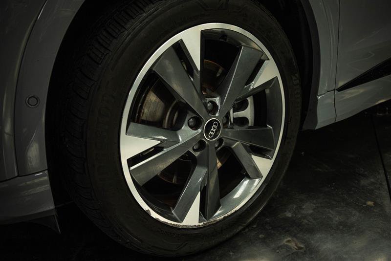 Used 2023 Audi Q4 e-tron Premium Plus w/ Premium Plus AWD/4WD image 3