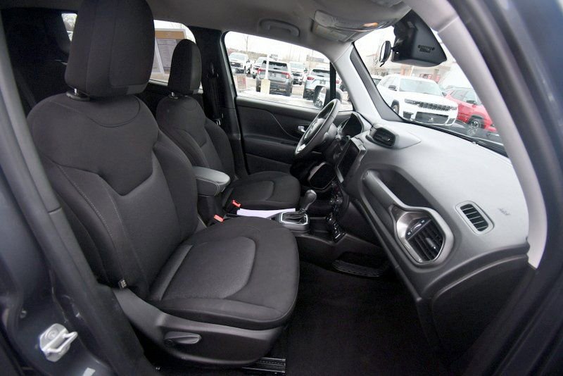 Used 2023 Jeep Renegade Latitude AWD/4WD image 18