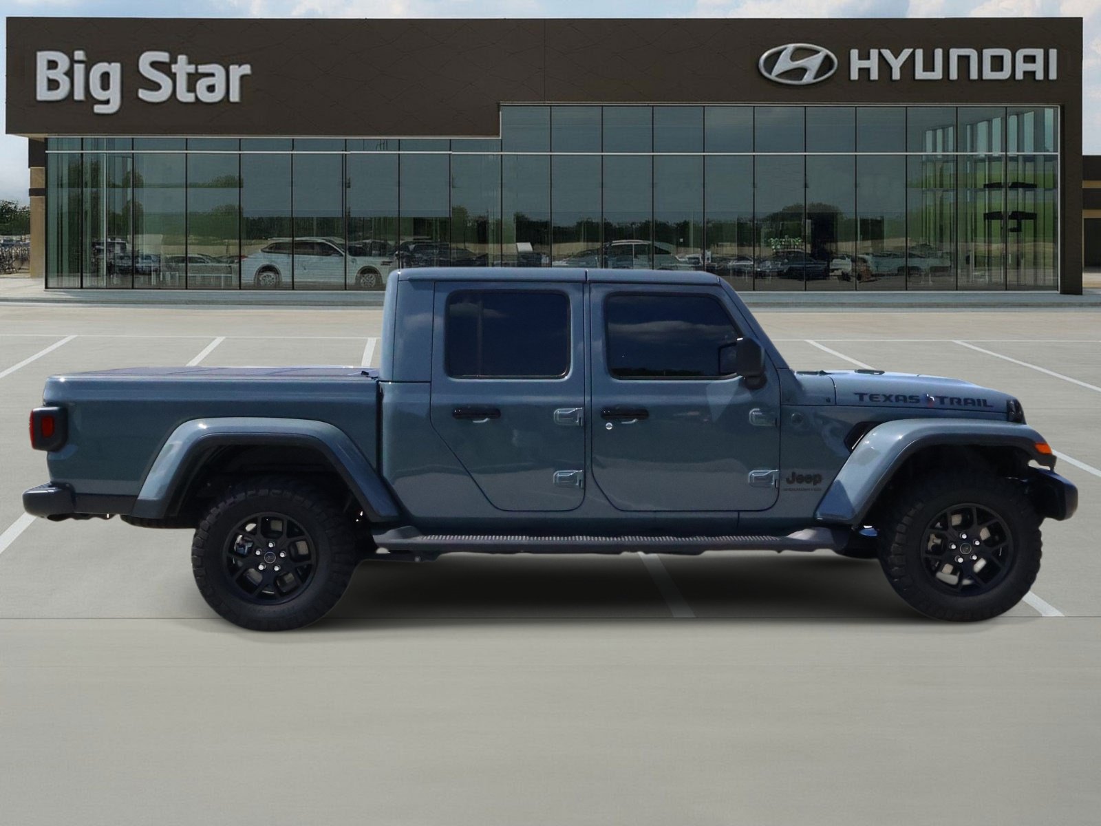 Used 2025 Jeep Gladiator Sport AWD/4WD image 5
