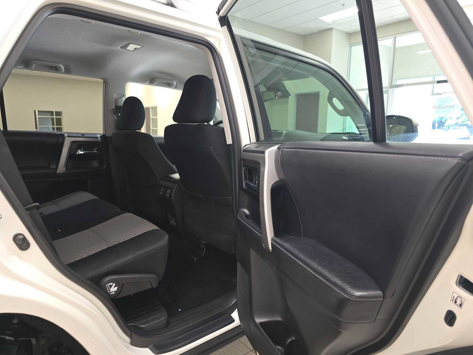 Certified 2022 Toyota 4Runner SR5 AWD/4WD image 25