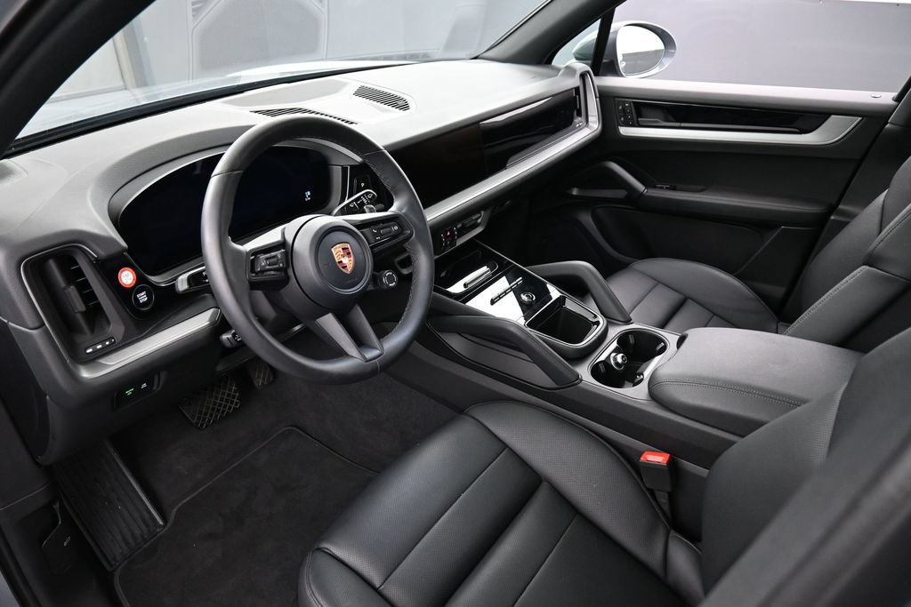 Certified 2026 Porsche Cayenne AWD/4WD image 4
