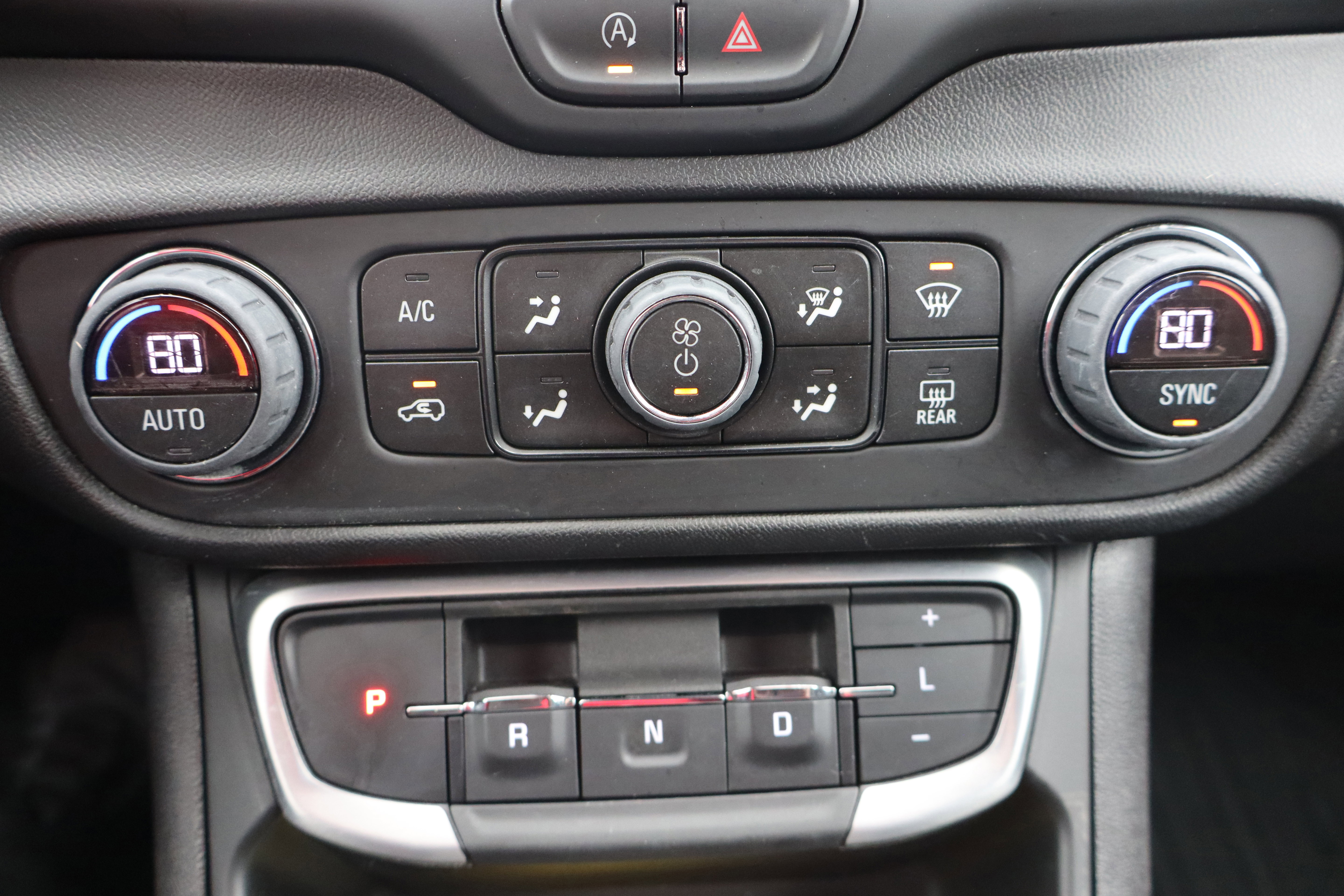 Used 2024 GMC Terrain SLE w/ Driver Convenience Package image 20