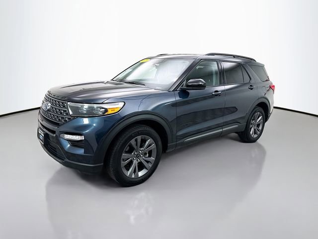 Used 2023 Ford Explorer XLT w/ Equipment Group 202A image 3