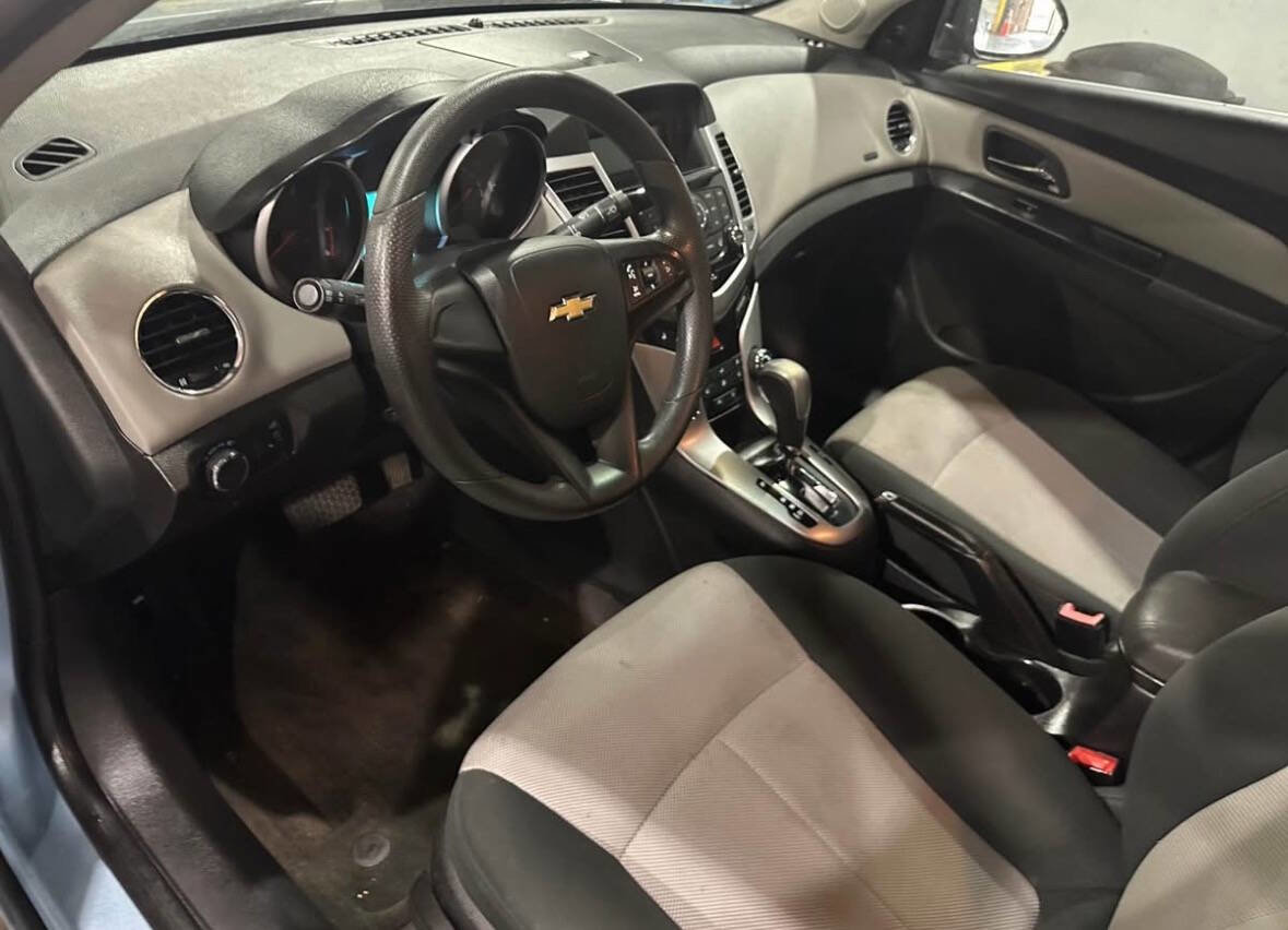 Used 2011 Chevrolet Cruze LT image 12
